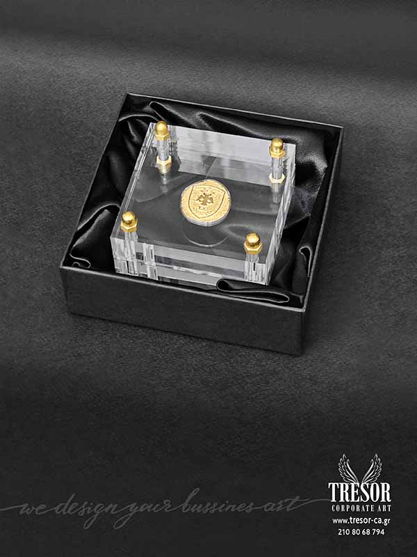 Tresor Corporate Art αναμνηστικά σύνθετα χειροποίητα προσωποποιημένα  βραβεία δώρα από κρύσταλλο plexiglas πλεξιγκλας ξύλο μέταλλο με χάραξη με laser router εκτύπωση UV